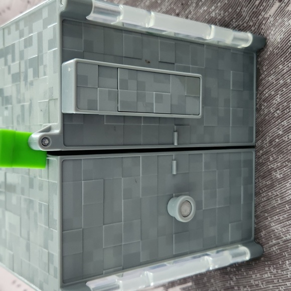 Minecraft Mini Figure Storage Cube - Picture 3 of 4